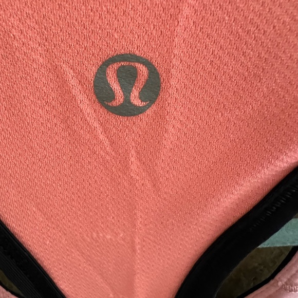 Lululemon top 2 - Picture 3 of 4